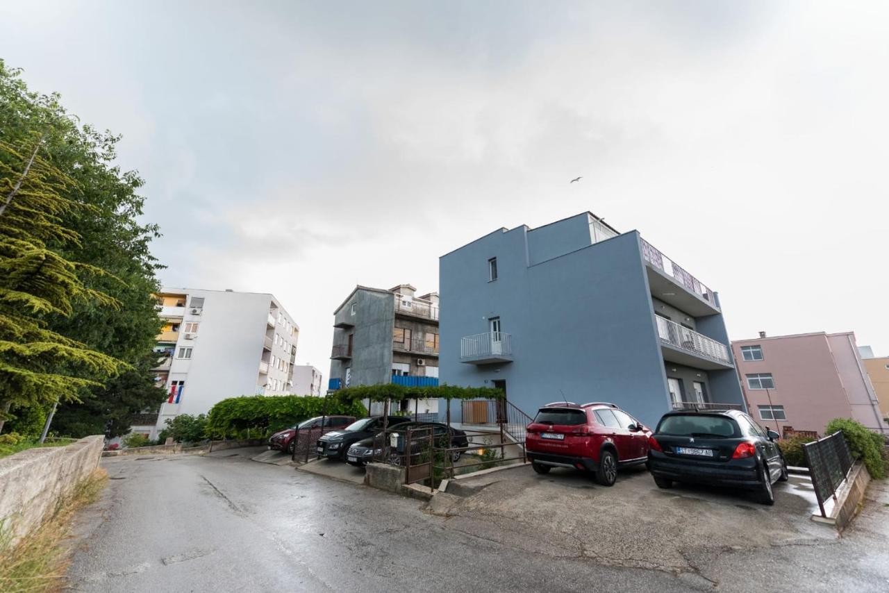 Suit B&R Split Bagian luar foto