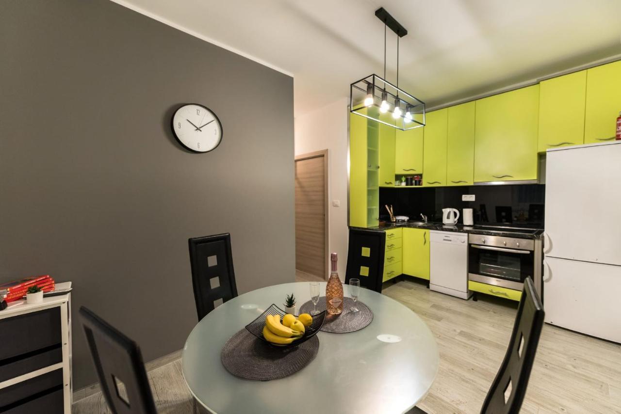 Suit B&R Split Bagian luar foto